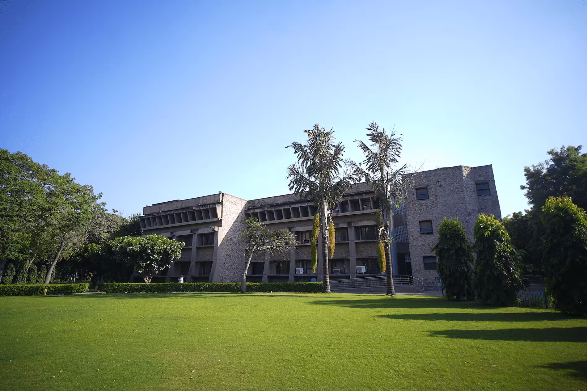 Department of Business Economics, University of Delhi - [DBE] logo